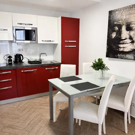 Swu Carrara Budapešť