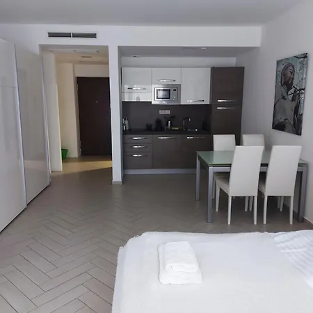 Smart Carrara شقة