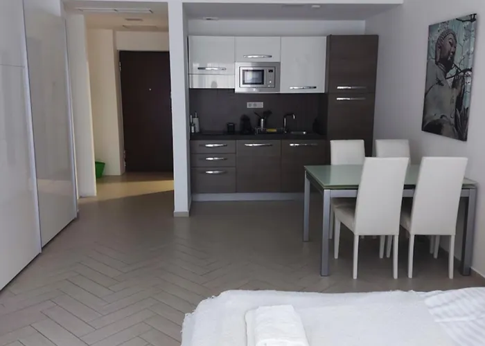 Smart Carrara Апартаменты